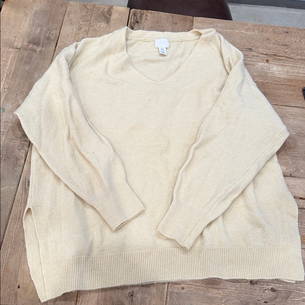 H&M Women's Beige V-Neck Sweater